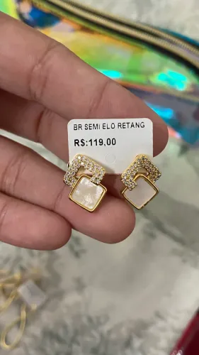 Brinco banhado a ouro elo retangular 