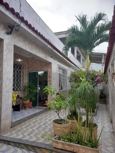 Excelentes casas, localizadas na Rua Pintor Marques Junior, Jardim América - RJ