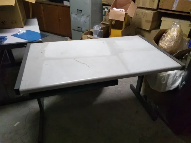 Mesa de Escritório em Ótimo Estado