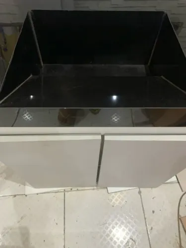 Tanque de porcelanato com armário de mdf