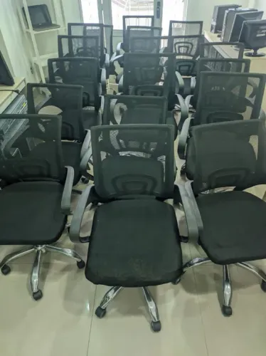 Cadeiras de escritório usadas R$180,00 cada