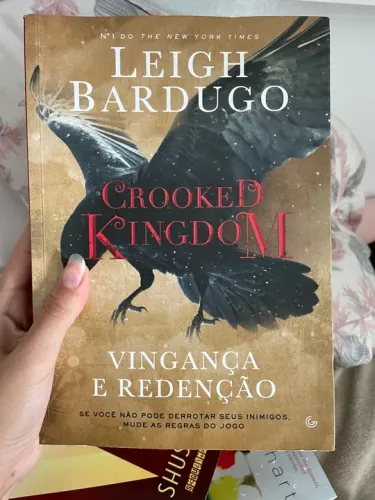 Livro Crooked Kingdom - Leigh Bardugo - Novo