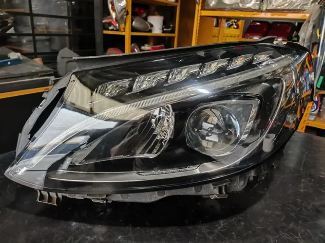 Farol esquerdo Mercedes C180 C200 C250 2015 2016 2017 2018