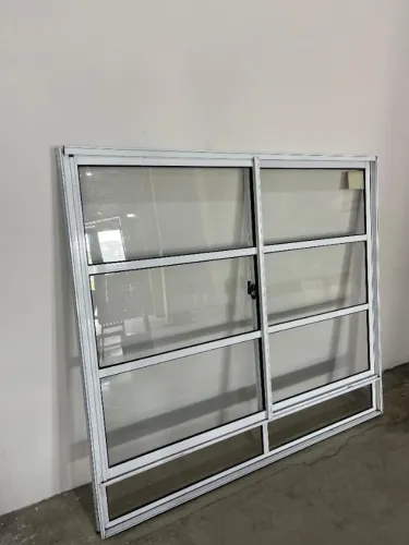 Vitrô 2 folhas com divisórias nos vidros alumínio branco 1,40x1,60 