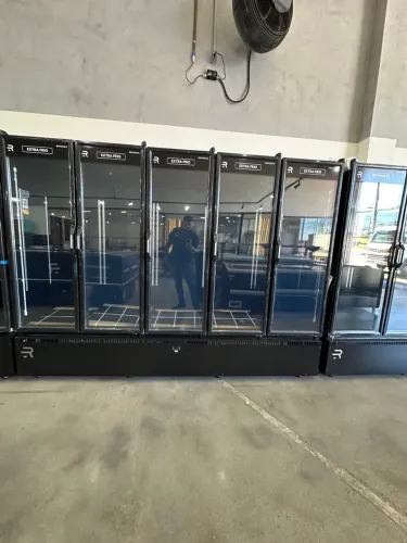Auto serviço 5 portas extra frio full Balck - refrimate