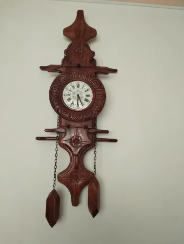 Relógio de Parede Decorativo em Madeira