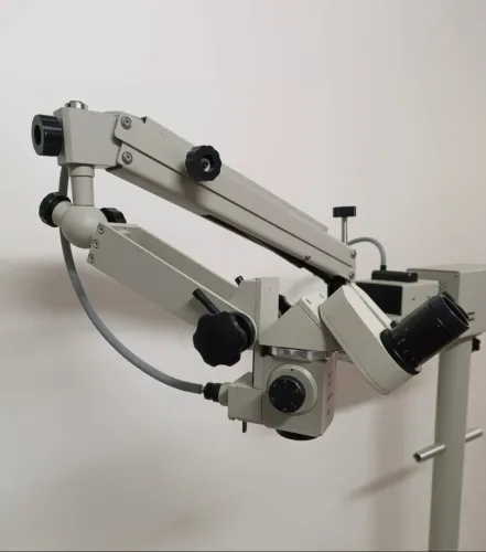 Microscópio Oftalmológico 