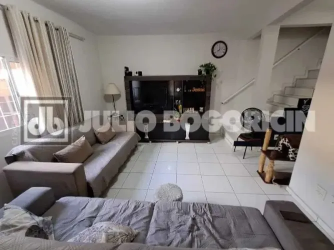 Casa em Condomínio : Duplex / Residencial / Taquara 4QUARTOS/2SALAS/2BANHEIROS/ARIA GORMER