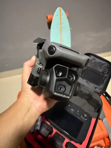 DJI Mavic 3 Pro - RC Pro - 4 baterias e mais