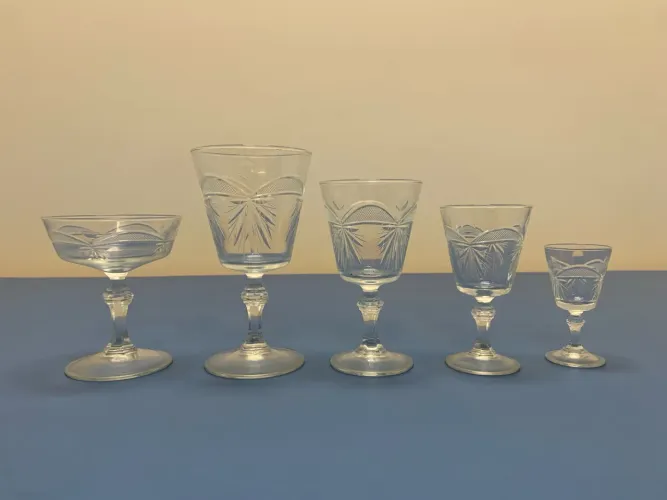 Jogo de Copos em Cristal Tcheco lapidado -1950- 30 peças ( 6 pessoas 