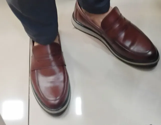 Sapato estilo mocassim sem cadarço castanho últimos pares tam, 39 e 40 139,