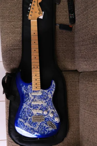 Guitarra Fender Made in Japan Limited Stratocaster Indigo Paisley Nova 