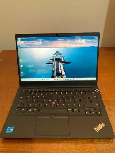 Notebook Lenovo ThinkPad E14 G4 com Windows 11 Pro 64