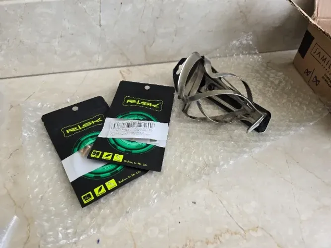 Par de Suporte de caramanhola garrafa squeeze de bike em TITANIO + parafusos titanio