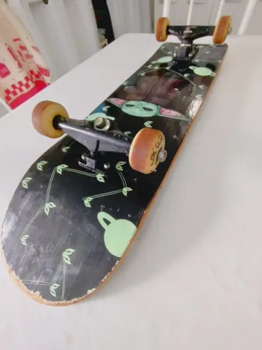 Skate iniciante + Capacete + Kit Proteção Infantil