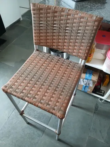 Banqueta de fibra sintética