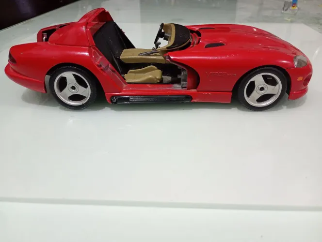 Miniatura Dodge Viper RT10 Escala 1/18 Burago (para restauro)