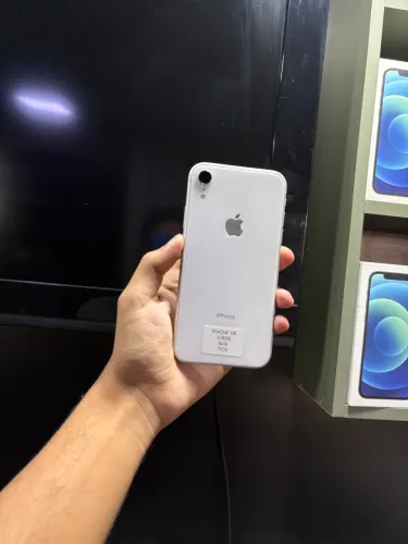 iPhone XR branco 128 gb