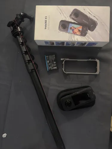 Câmera 360° insta360x3 com 2 baterias 