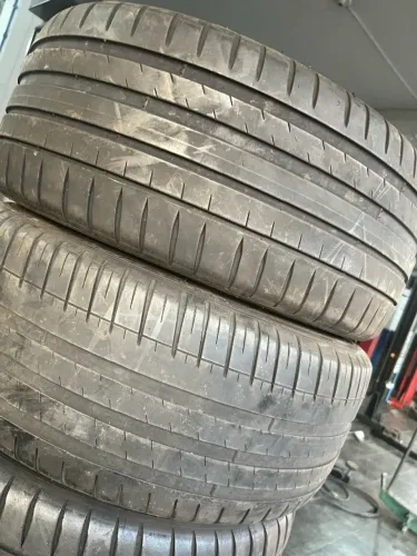 Pneu Michelin 225/40/18  80 % Vida util.