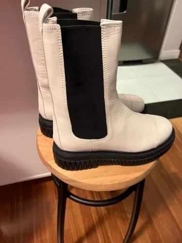 Bota Chelsea Cano Médio Schutz Couro