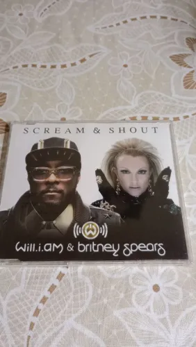 Britney Spears single Scream and Shout Lacrado 