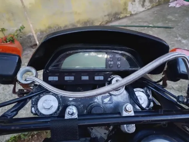 Moto Honda XR 250 tornado preta