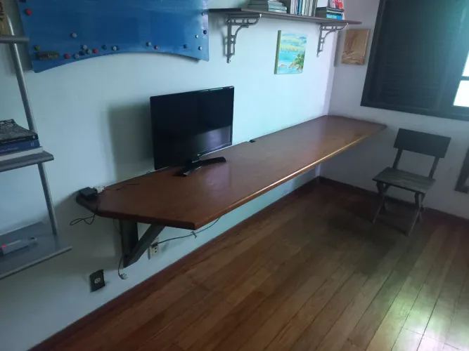 Bancadas em Peroba maciça 