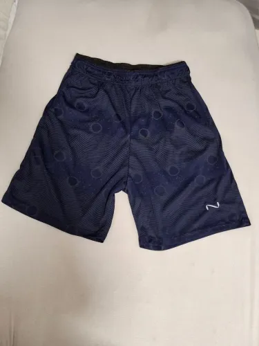Shorts esportivo azul marinho com detalhes