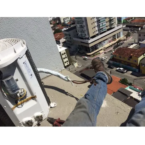 INSTALAÇÃO E MANUTENÇÃO EM AR CONDICIONADO