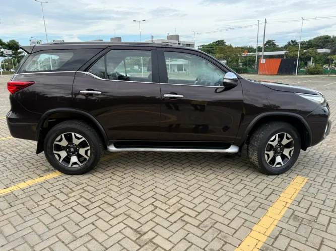 Toyota Hilux SW4 SRX 4X4 2.8 TDI 16V Dies. Aut. 2017