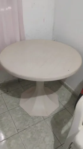 Mesa de jantar c/4 cadeiras em perfeito estado