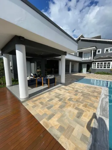 LINDA CASA EM UM DOS CONDOMÍNIOS MAIS PRUCURADOS DE VARGEM GRANDE PAULISTA-SP 