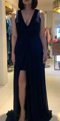 Vestido de festa longo azul marinho com fenda