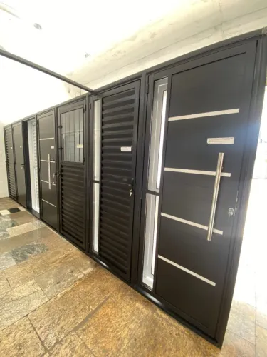 PORTA ALÚMINIO PRETO A PARTIR DE $729,00