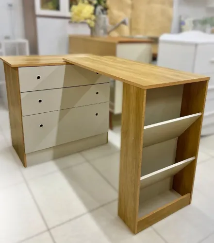 Mesa com Cômoda e gavetas