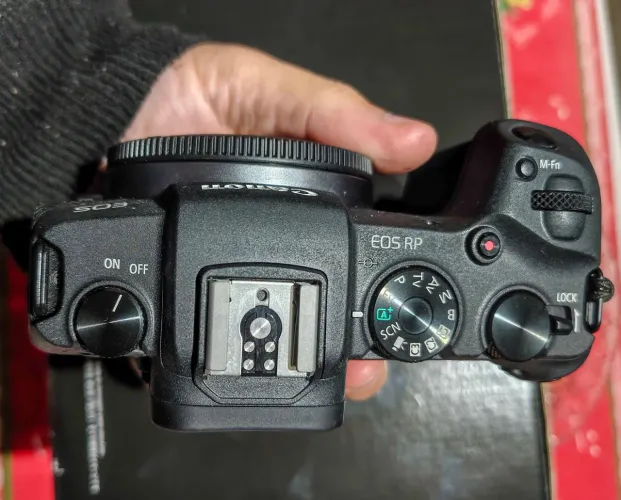 Câmera Canon RP Mirrorles Fullframe Nova