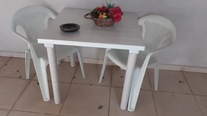 Mesa para piscina/ churrasqueira+ 2 cadeiras 