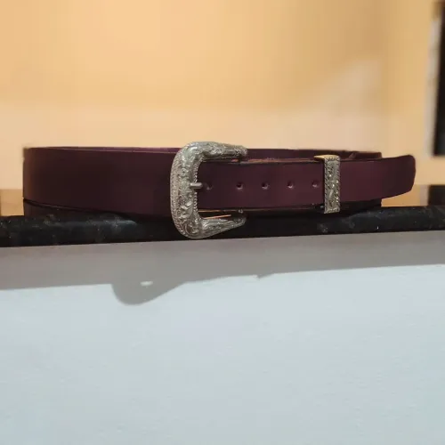 Cintos em couro artesanal