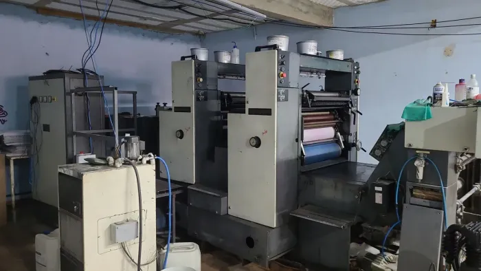 Vende máquina gráfica offset shiva 266 formato 480x660 máquina álcool original pilha alta