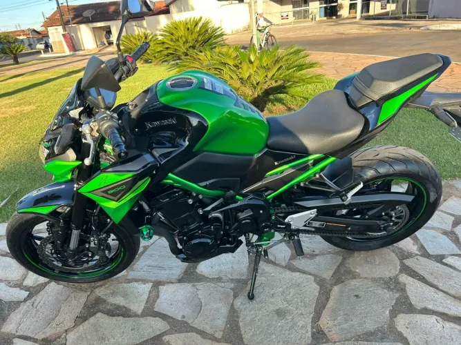 Único dono, tenho 60 anos,  cuidadoso, nunca cai, sem detalhes, 2 pneus zero, manual, top