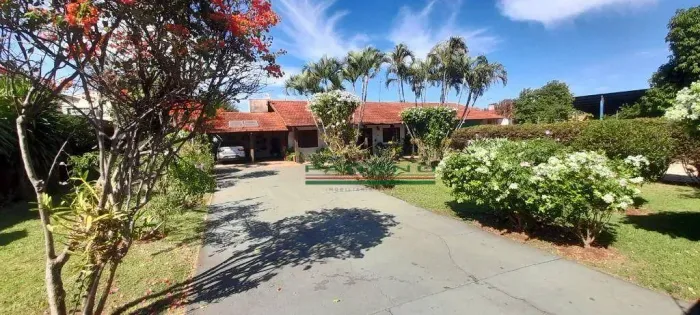 Casa com 4 dormitórios à venda, 276 m² por R$ 1.300.000,00 - Centro - Cravinhos/SP