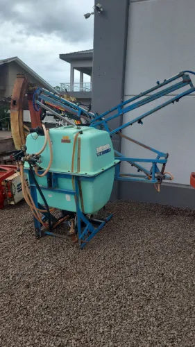 Pulverizador Berthoud 400 litros