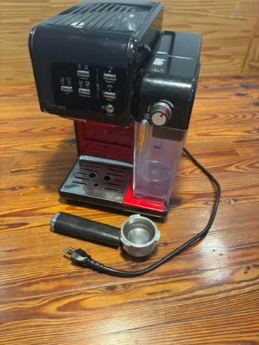 Cafeteira Oster PrimaLatte BVSTEM6701B 127v (Defeito na Saída de Café / Para Peças)