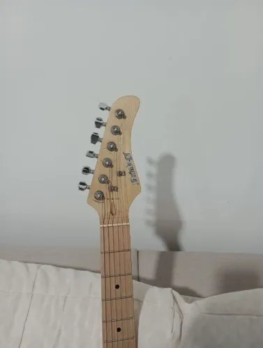 Guitarra stringberg + amplificador pequeno 