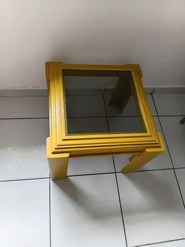 Mesinha de centro , mesinha de canto amarela com vidro