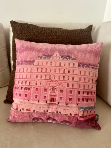 Capa de Almofada - Grande Hotel Budapeste | Wes Anderson | 45x45 cm