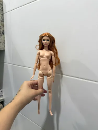 Barbie looks 20