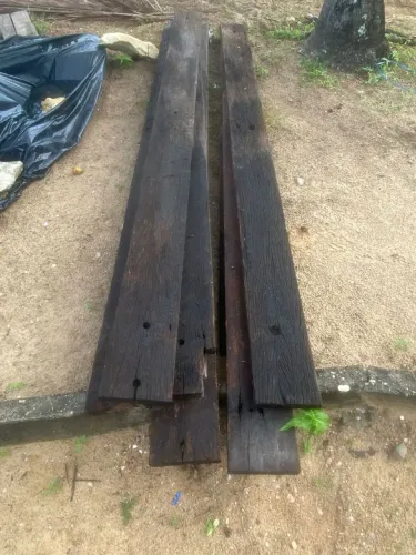 Vendo peças de madeira