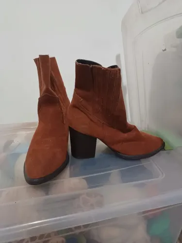 Bota de Couro Legitimo Feminina - Tamanho 35